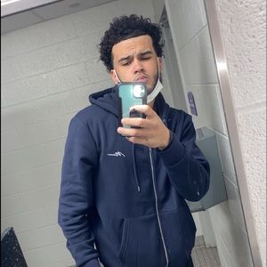 Meet your Posher, Derrick